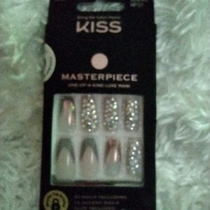 Nwt kiss nails